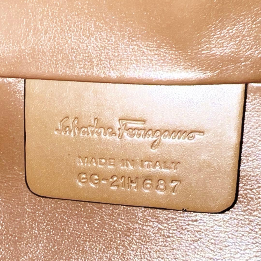 美品　サルバトーレフェラガモ かご　バケツ　バッグ　ショルダー　ガンチーニ