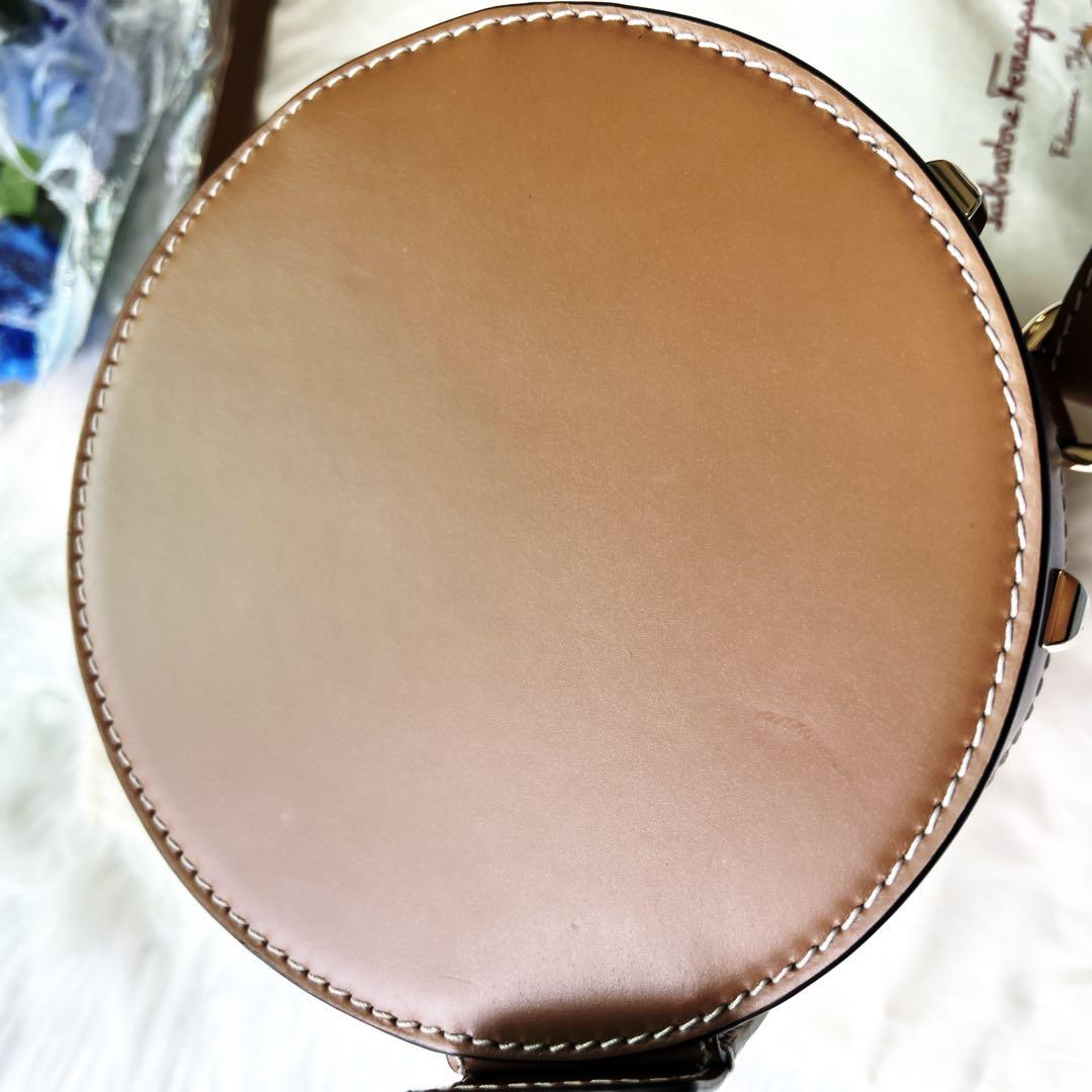 美品　サルバトーレフェラガモ かご　バケツ　バッグ　ショルダー　ガンチーニ