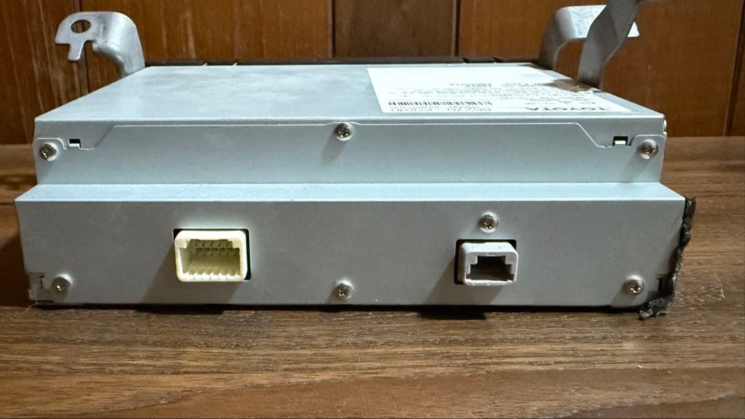 トヨタ車DA用純正DVDプレーヤー ・カローラ用パネル・固定用ボルトセット