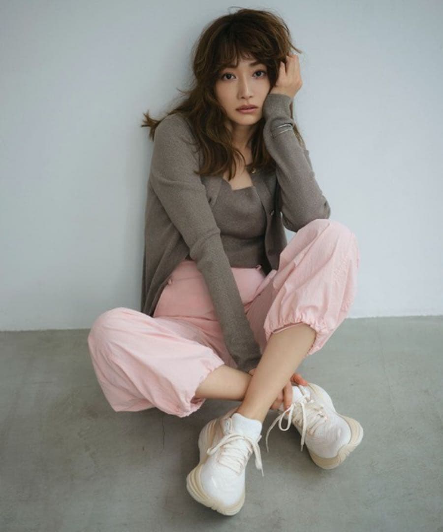 emmi ナイロンフレアパンツ カーゴパンツ ピンク 1 ヨンアさん着用