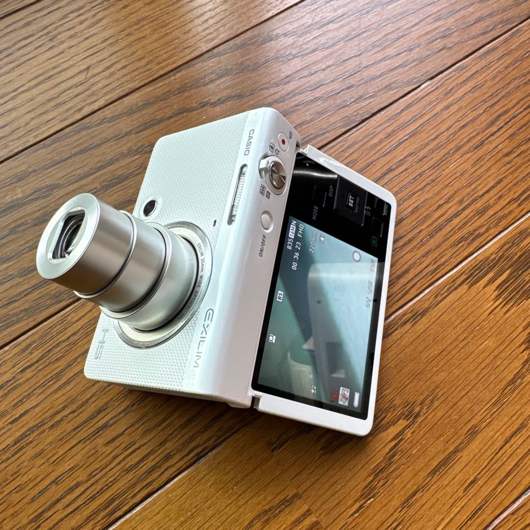 CASIO デジタルカメラ EX-ZR70