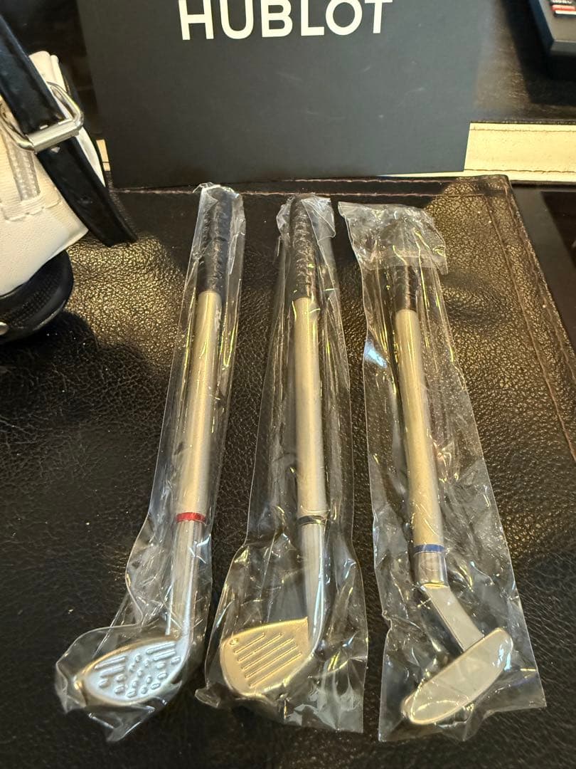 HUBLOTミニキャディバッグペンセット