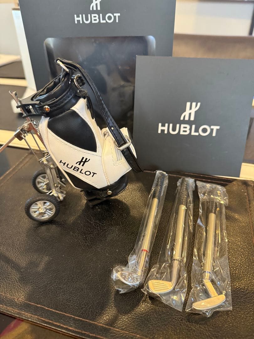 HUBLOTミニキャディバッグペンセット