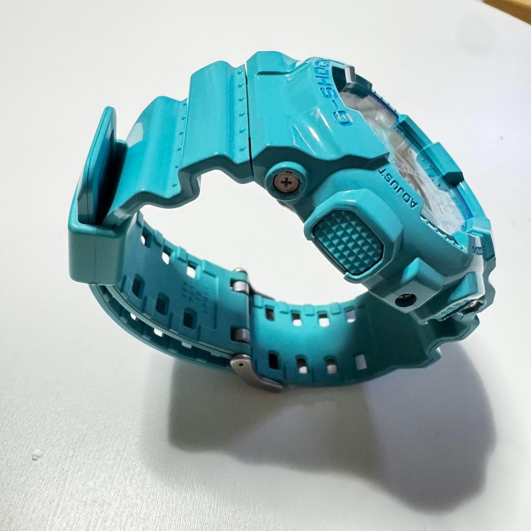 CASIO G-SHOCK 腕時計 GA-110B ハイパーカラー　水色