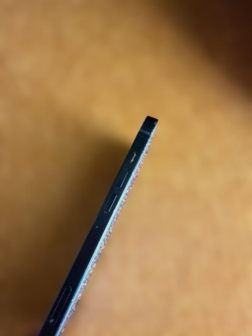 米国版 iPhone 13 128GB ブラック　背面割れ