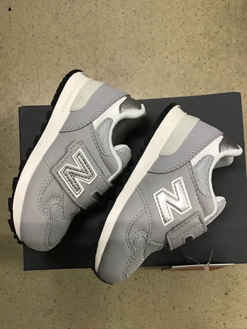 スニーカー momo