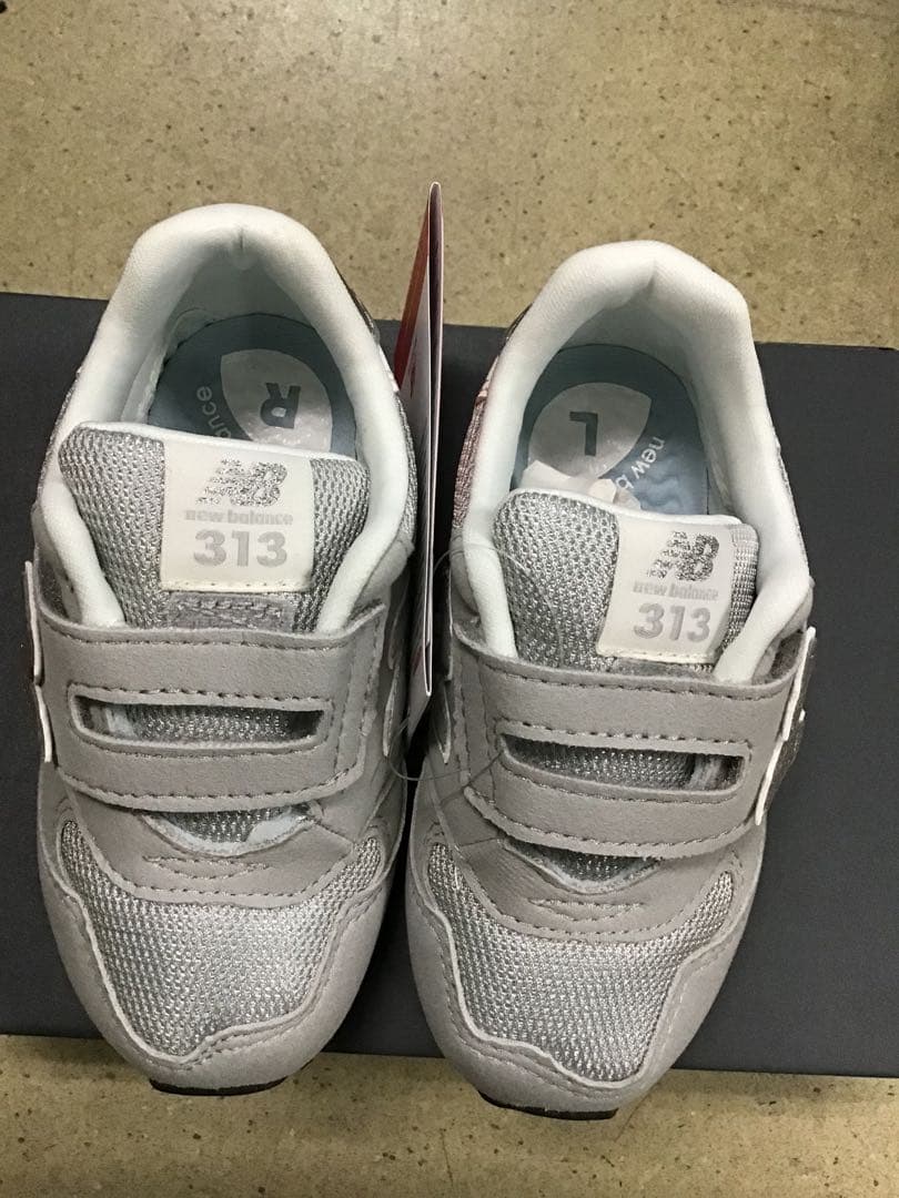 スニーカー momo