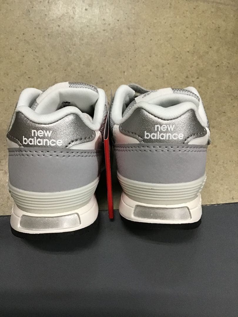 スニーカー momo