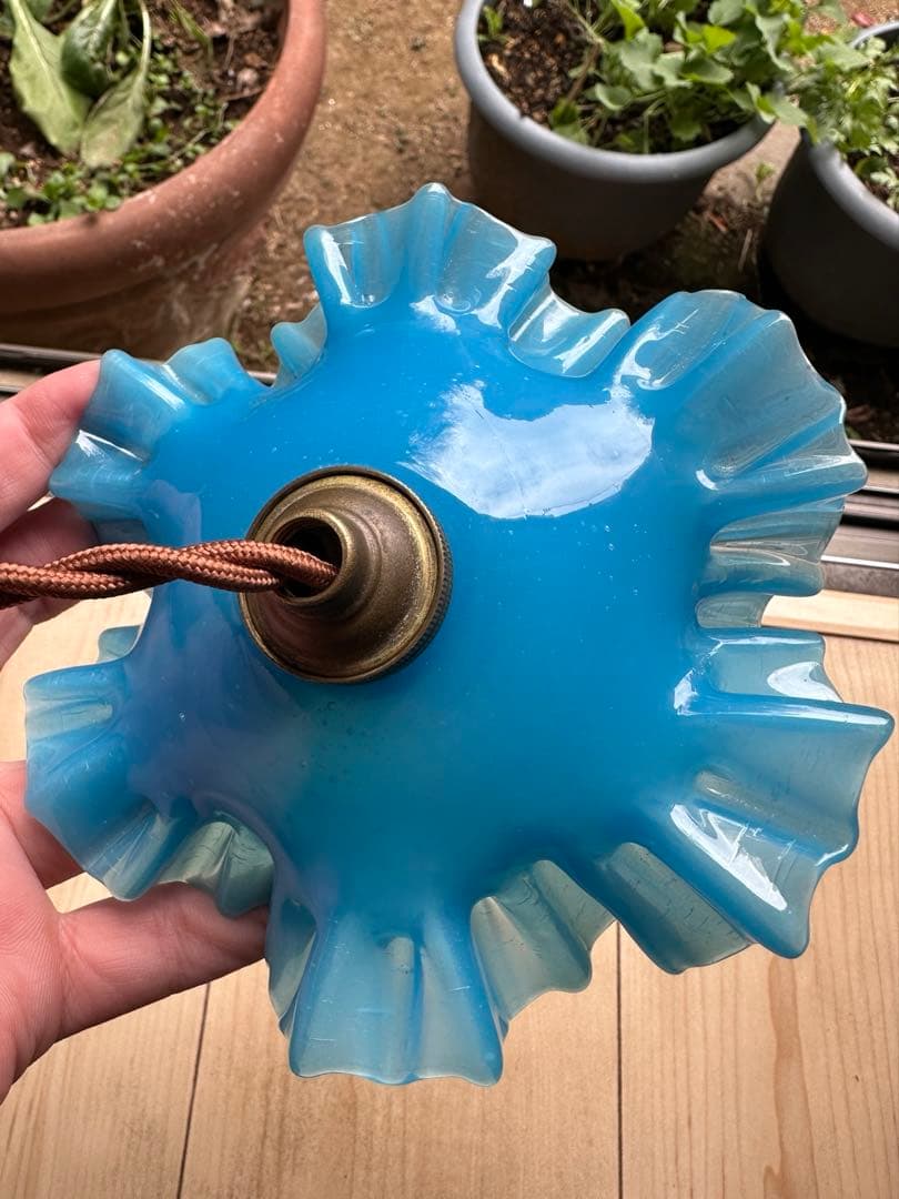 フランス アンティーク 乳白色ブルーオパリンガラスの可愛いお花アトリエランプ＊