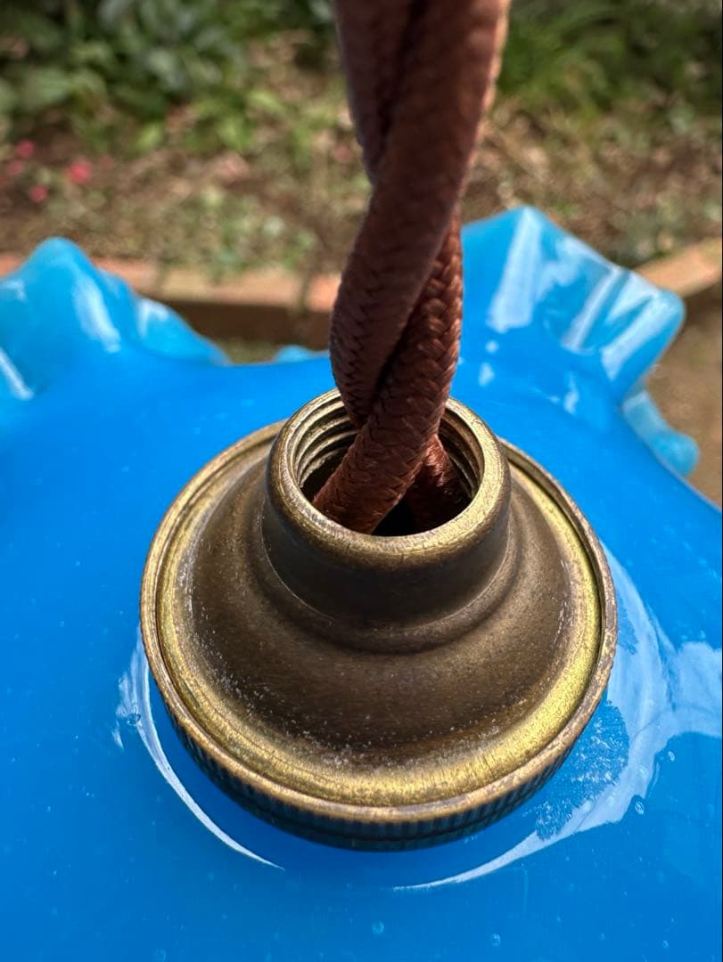 フランス アンティーク 乳白色ブルーオパリンガラスの可愛いお花アトリエランプ＊