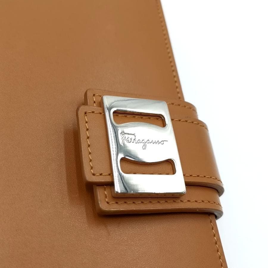 超美品 サルヴァトーレ フェラガモ 長財布 二つ折り ヴァラ 11-250983