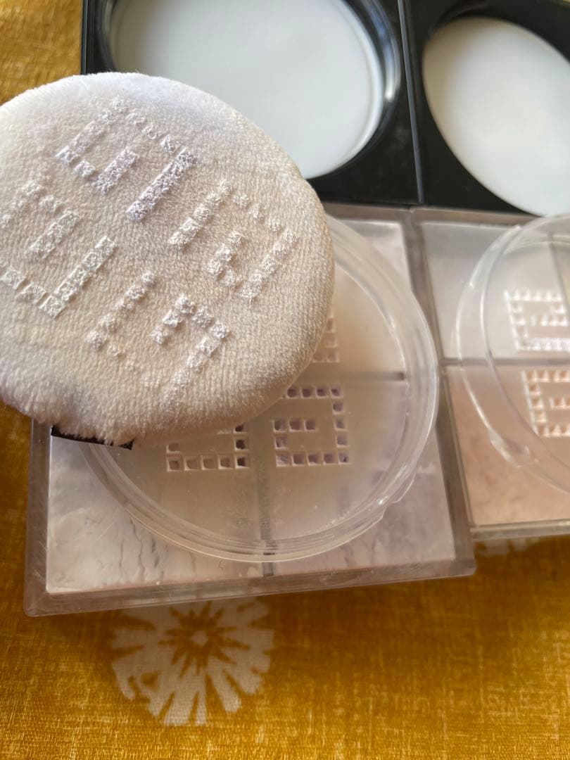 ジバンシイ　プリズム・リーブル　ルースパウダー　00 02ファンデーション