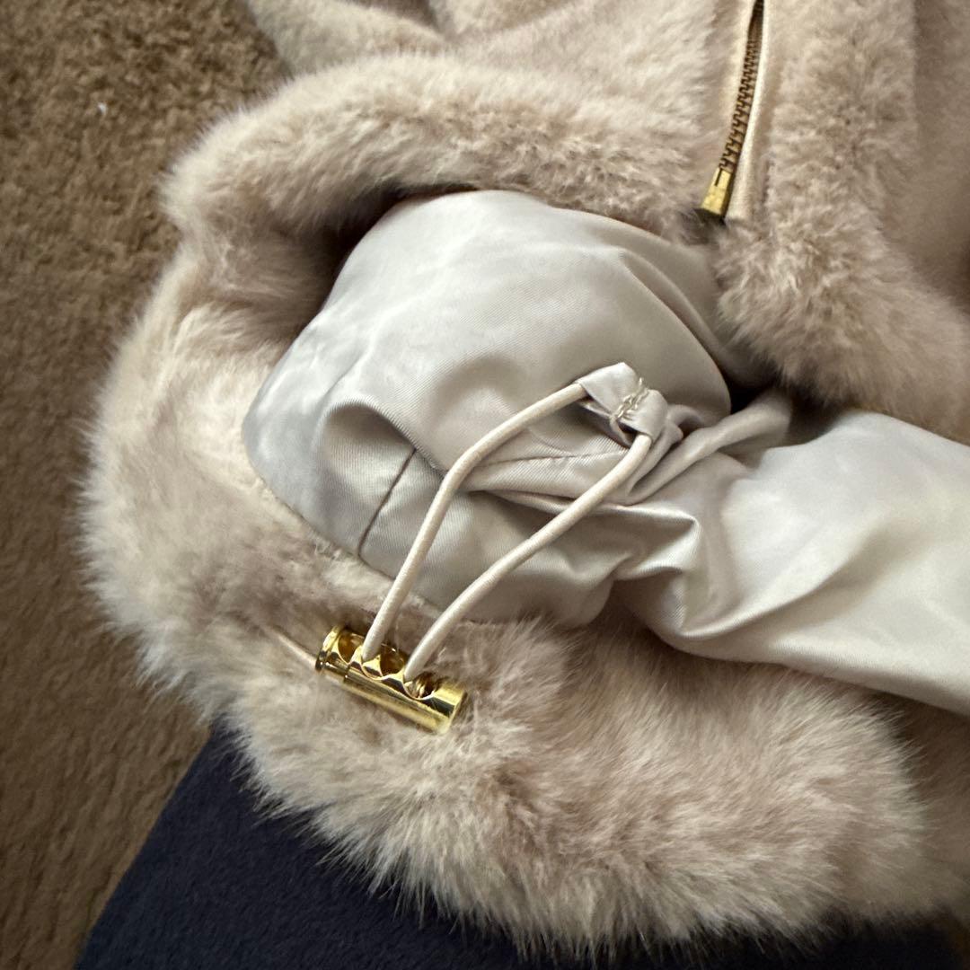 新品未使用タグ付　PASSIONE【パシオーネ】フード付ファーベスト