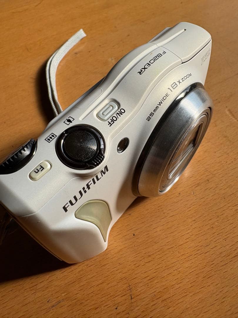 FUJIFILM FINEPIX F820 EXR ホワイト　動作確認済み