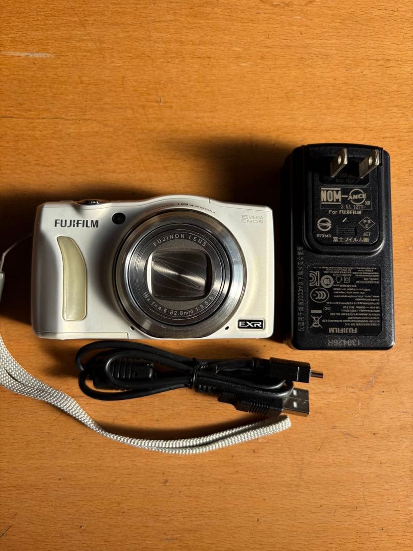 FUJIFILM FINEPIX F820 EXR ホワイト　動作確認済み