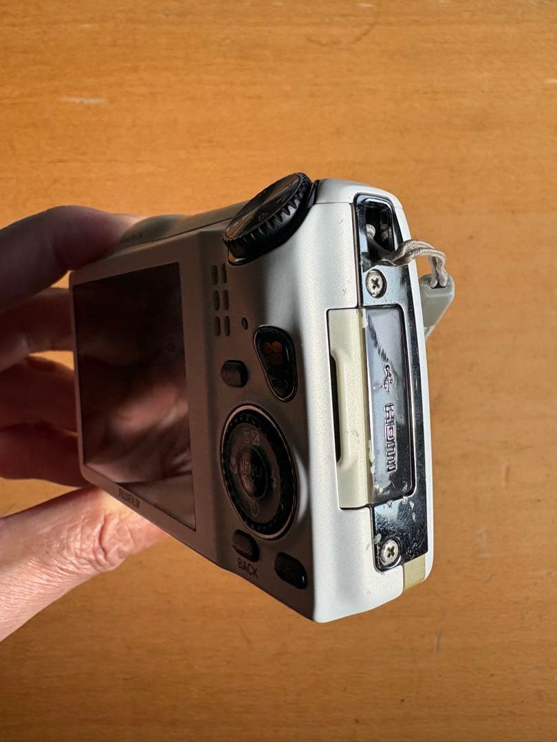 FUJIFILM FINEPIX F820 EXR ホワイト　動作確認済み