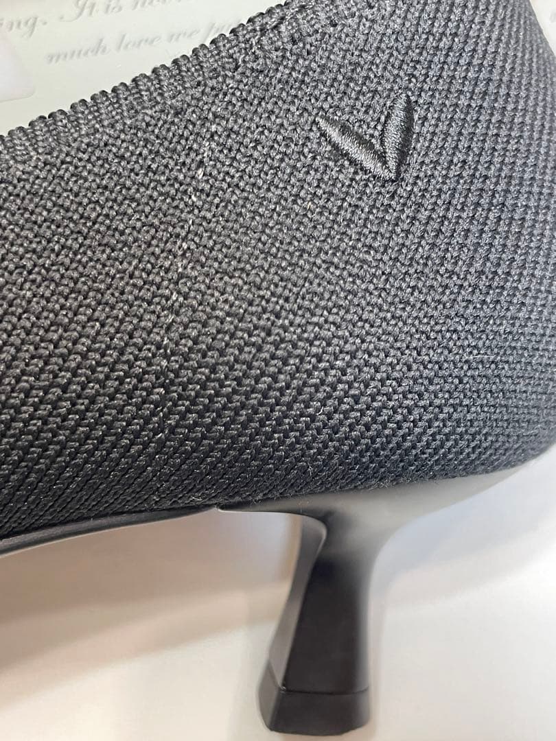 VIVAIA 36 ポインテッドトゥ Ｖカット パンプス