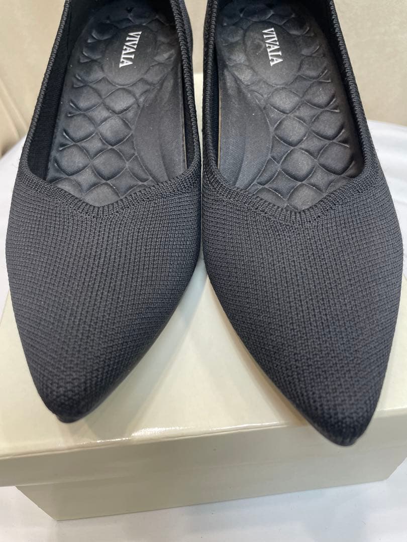 VIVAIA 36 ポインテッドトゥ Ｖカット パンプス