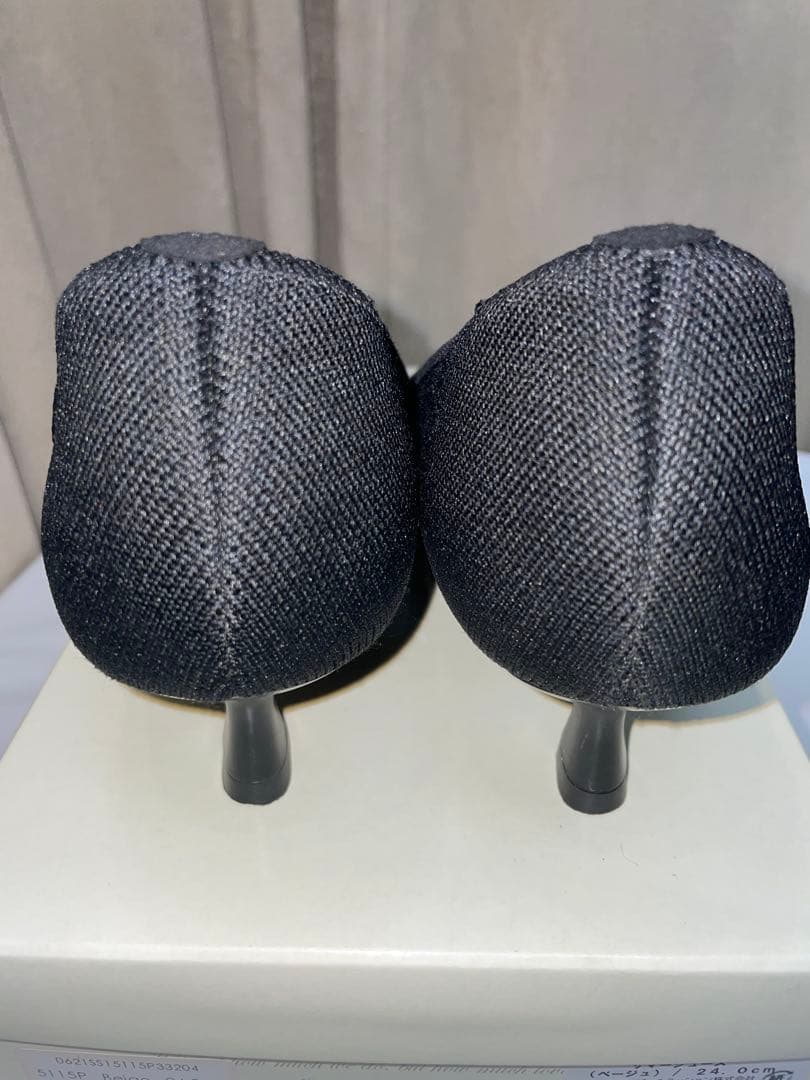 VIVAIA 36 ポインテッドトゥ Ｖカット パンプス