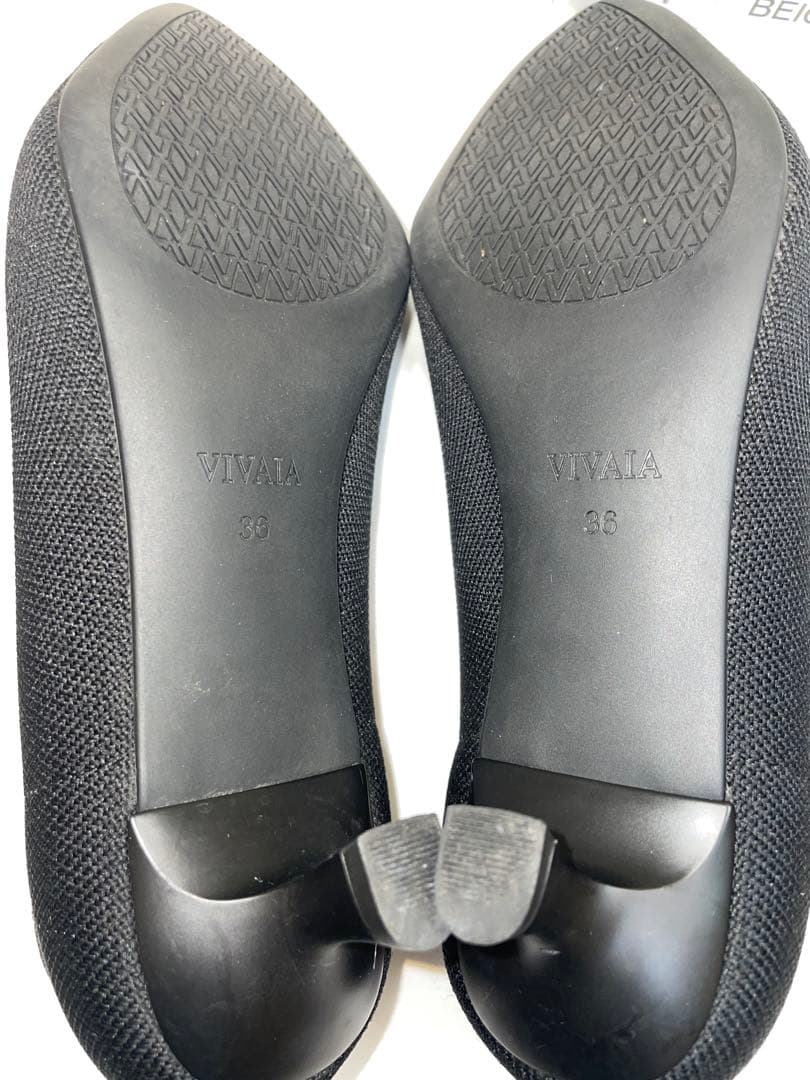 VIVAIA 36 ポインテッドトゥ Ｖカット パンプス