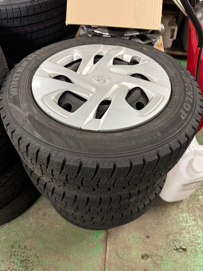 DUNLOP 185/65R15 2024年　スタッドレスタイヤセット　アクア