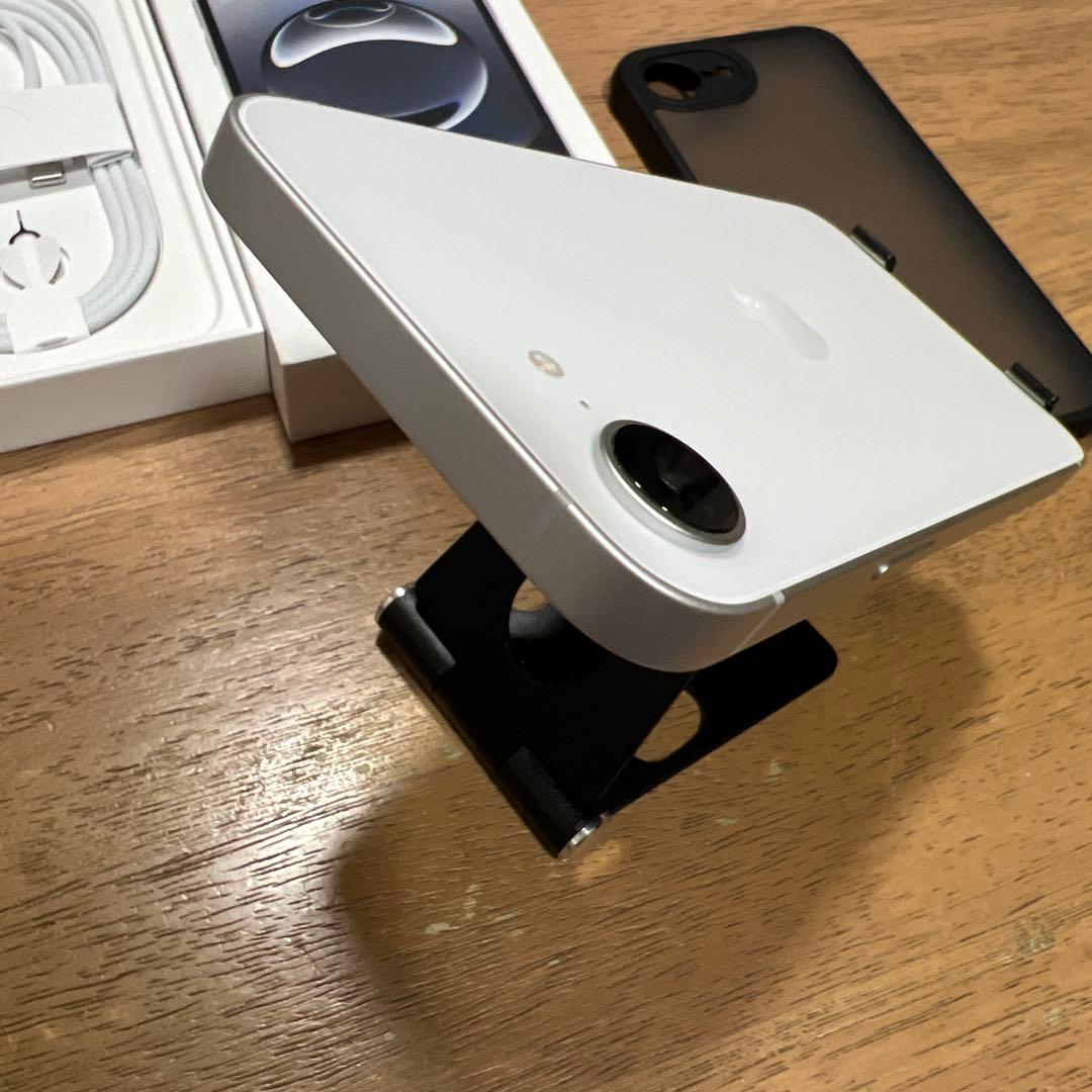 国内版、超美品iPhone16e 128GB バッテリー100%