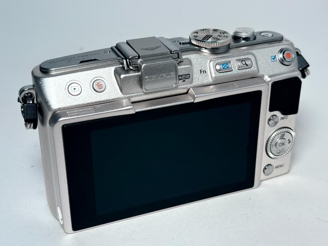 僅か546ショット オリンパス PEN Lite E-PL5 ボディ