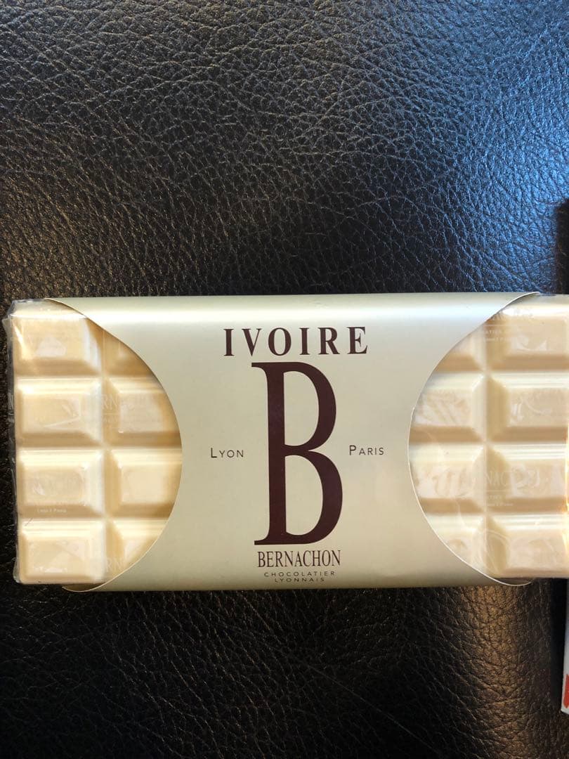 Bernachonホワイトチョコ & シリルリニャックキャラメルバターチョコ2枚