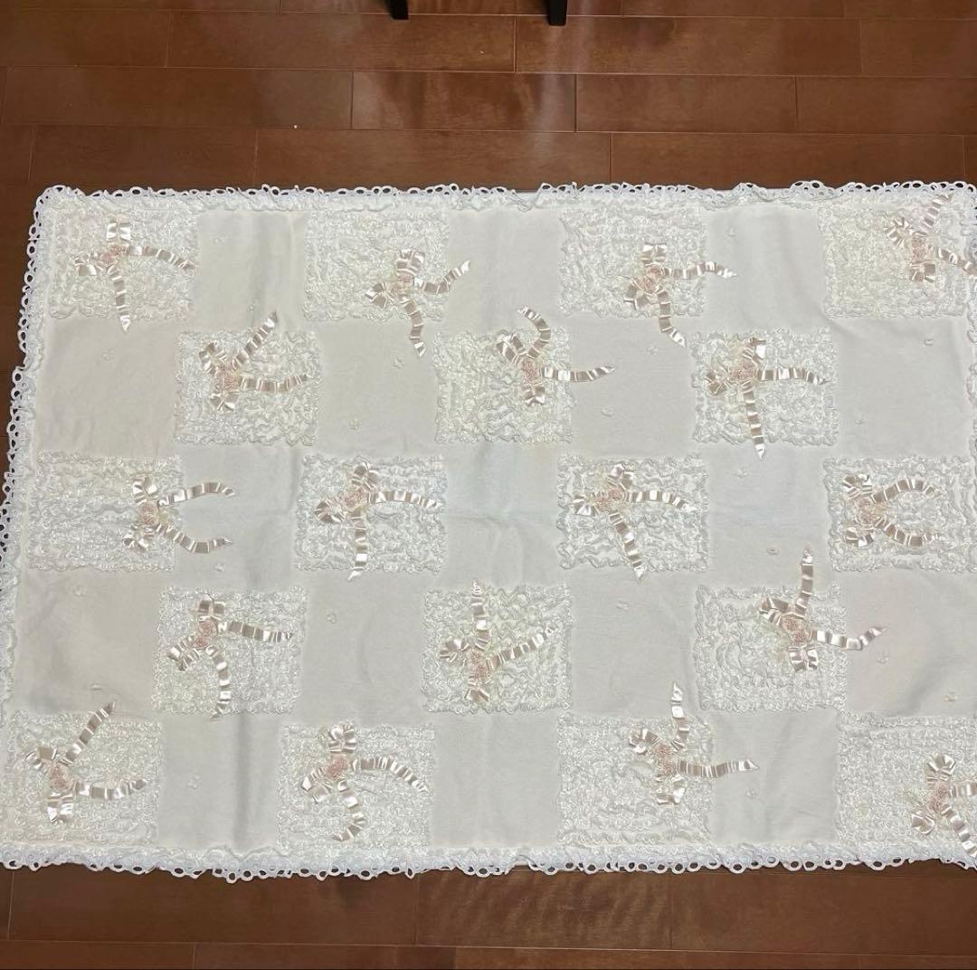 サエラヒスクローネブランケット