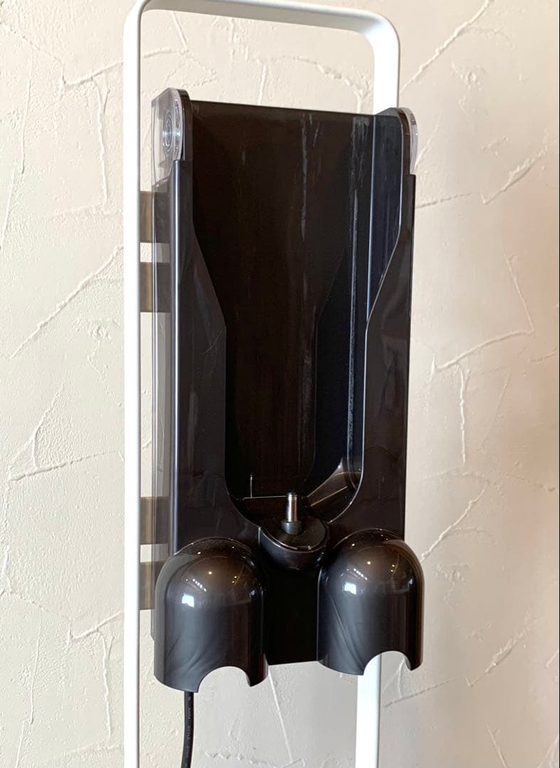 Dyson Cyclone V10 Fluffy+、アタッチメント5個、ラック付