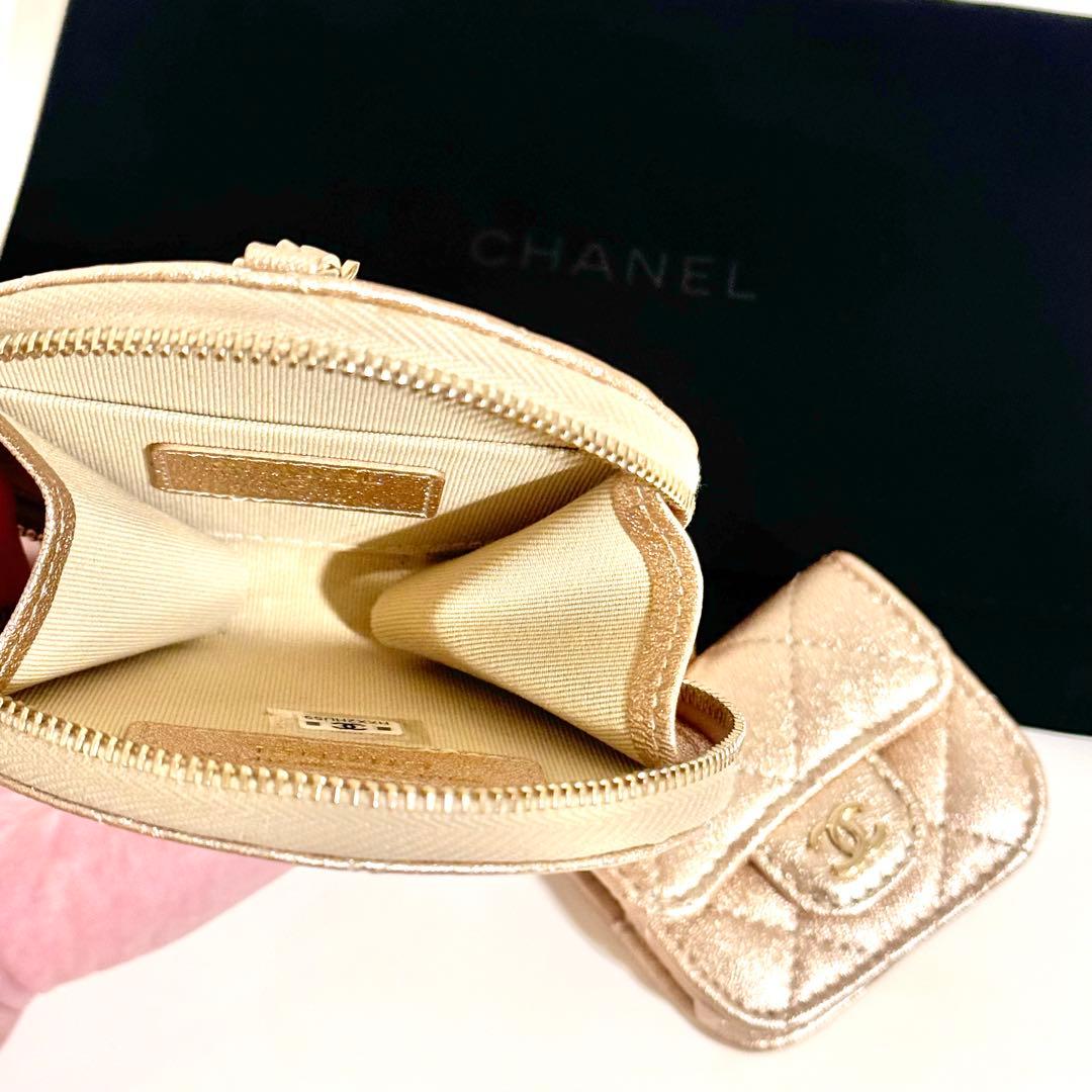 イヤーズギフト CHANEL ゴールド ケース AirPodsケース