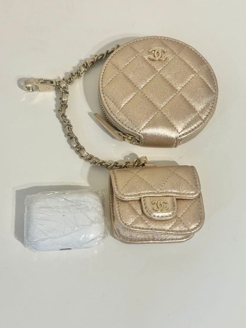 イヤーズギフト CHANEL ゴールド ケース AirPodsケース