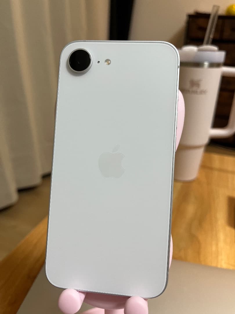 新品に近い 美品 iPhone 16e ホワイト 128GB バッテリー100%