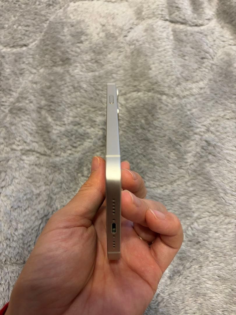 iPhone 13 128GB SIMフリー スターライト　ホワイト　白