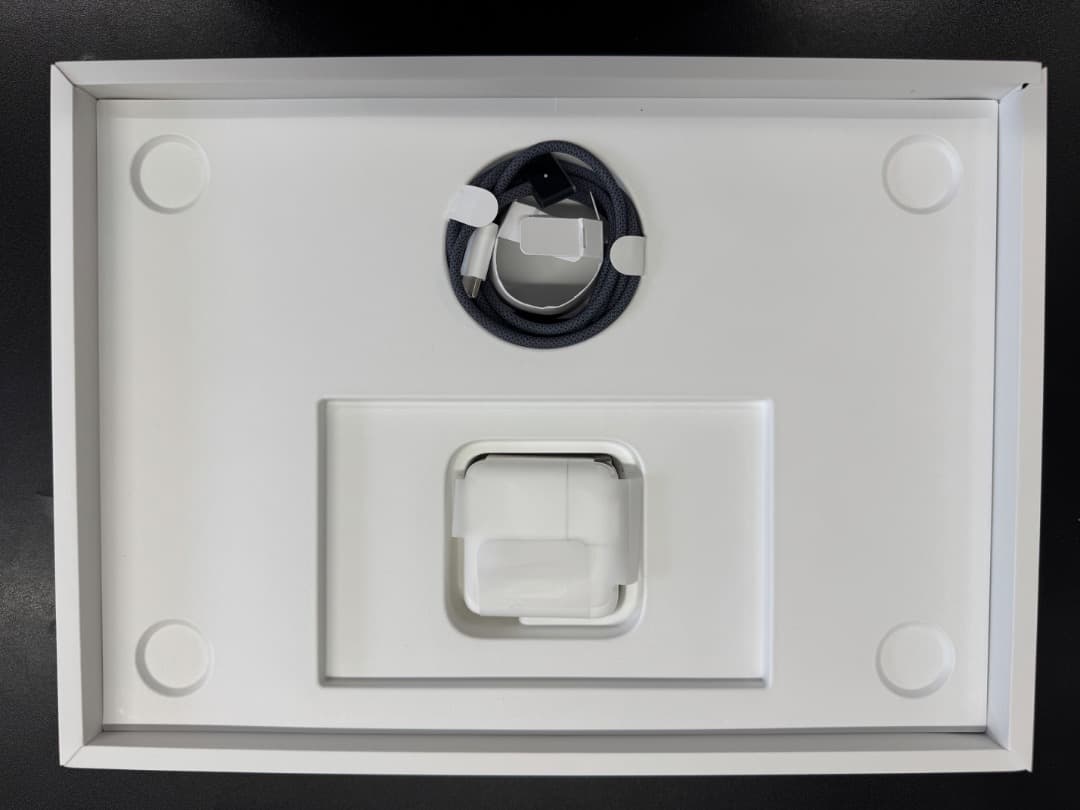 Macbook Air M2 13インチ / 16GB / 256GB 100%