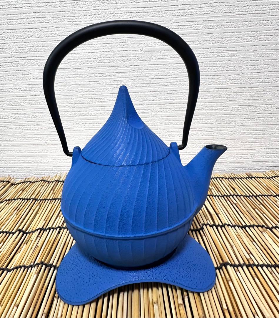 壱鋳堂造　中村義隆デザイン　ティーポット 蕾　０.４リットル　トリベット 雫