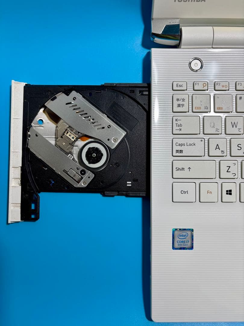 東芝 dynabook AZ65/GW i7-8550U SSD 2TB 32G