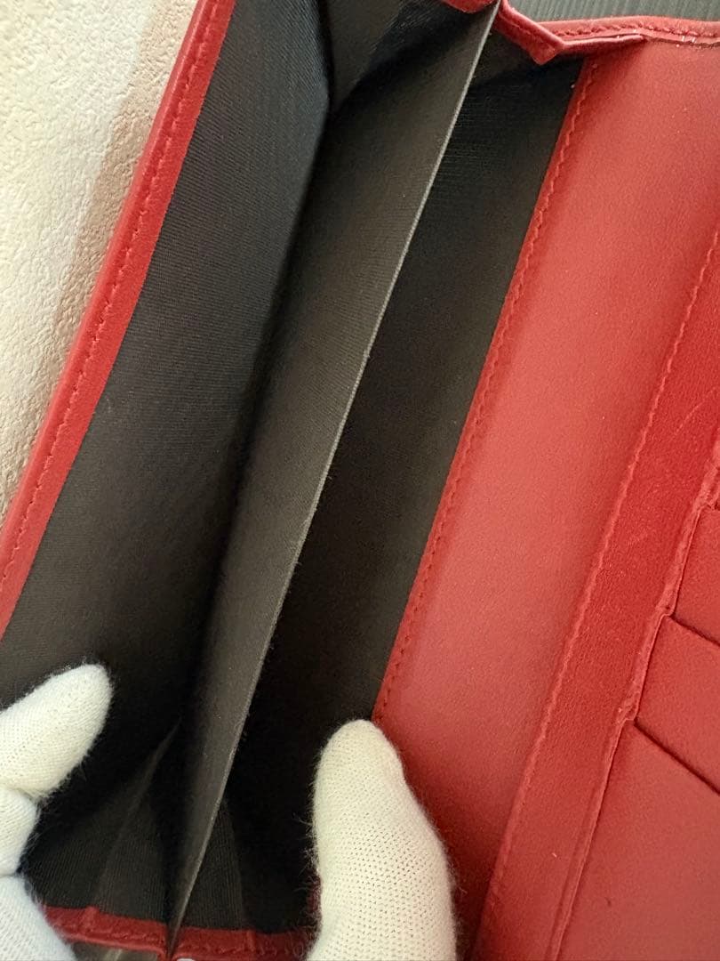 GUCCI エナメル長財布 赤