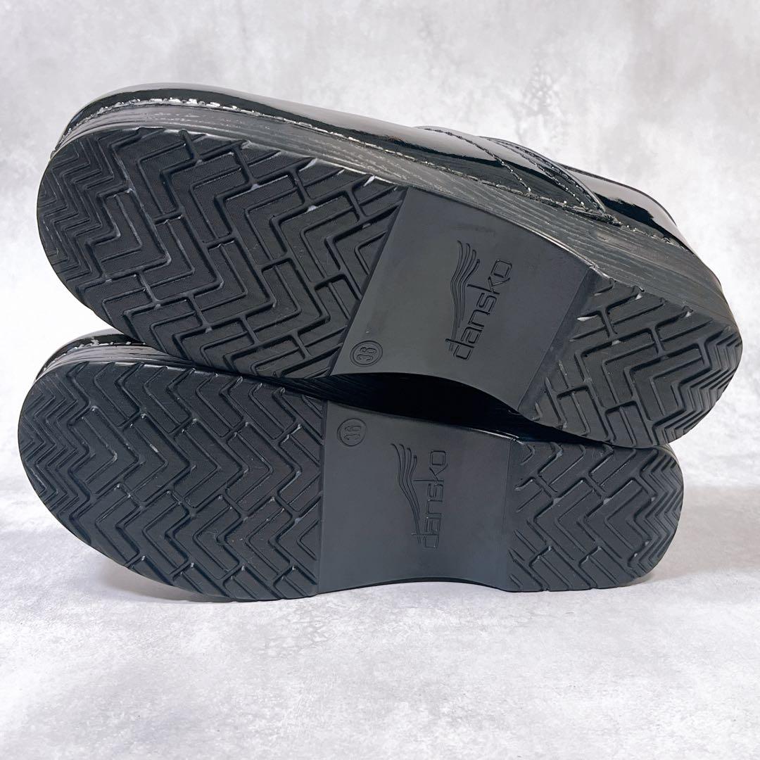 美品【ダンスコ】サボサンダル (36) プロフェッショナル　パテント　厚底　黒