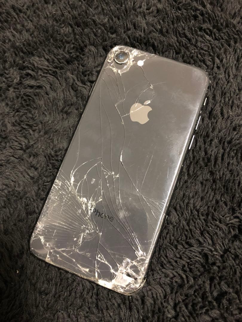 iPhone8/64G/スペースグレー 画面・背面ひび割れあり