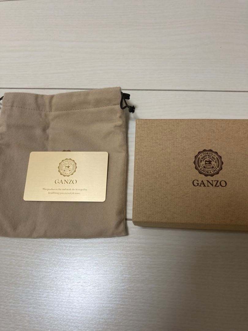 ガンゾ　CORDOVAN (コードバン) 通しマチ名刺入れ