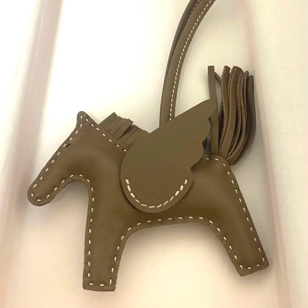 HERMES ペガサス PM チャーム ソーエトゥープ
