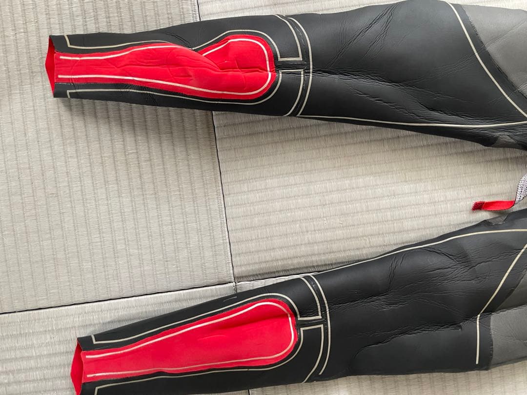 おとひと HUUB ウェットスーツ ML ブラック/レッド