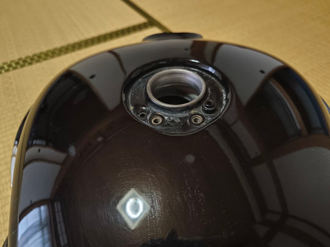 w650 純正タンク　Kawasaki タンク 黒　ベージュ