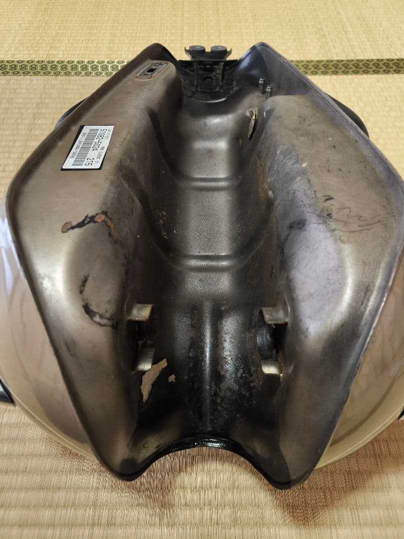 w650 純正タンク　Kawasaki タンク 黒　ベージュ