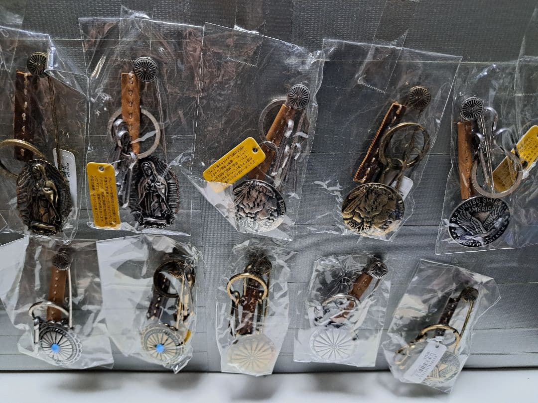 アンティーク　安全ピン型　キーホルダー　10種類1セット　新品未使用