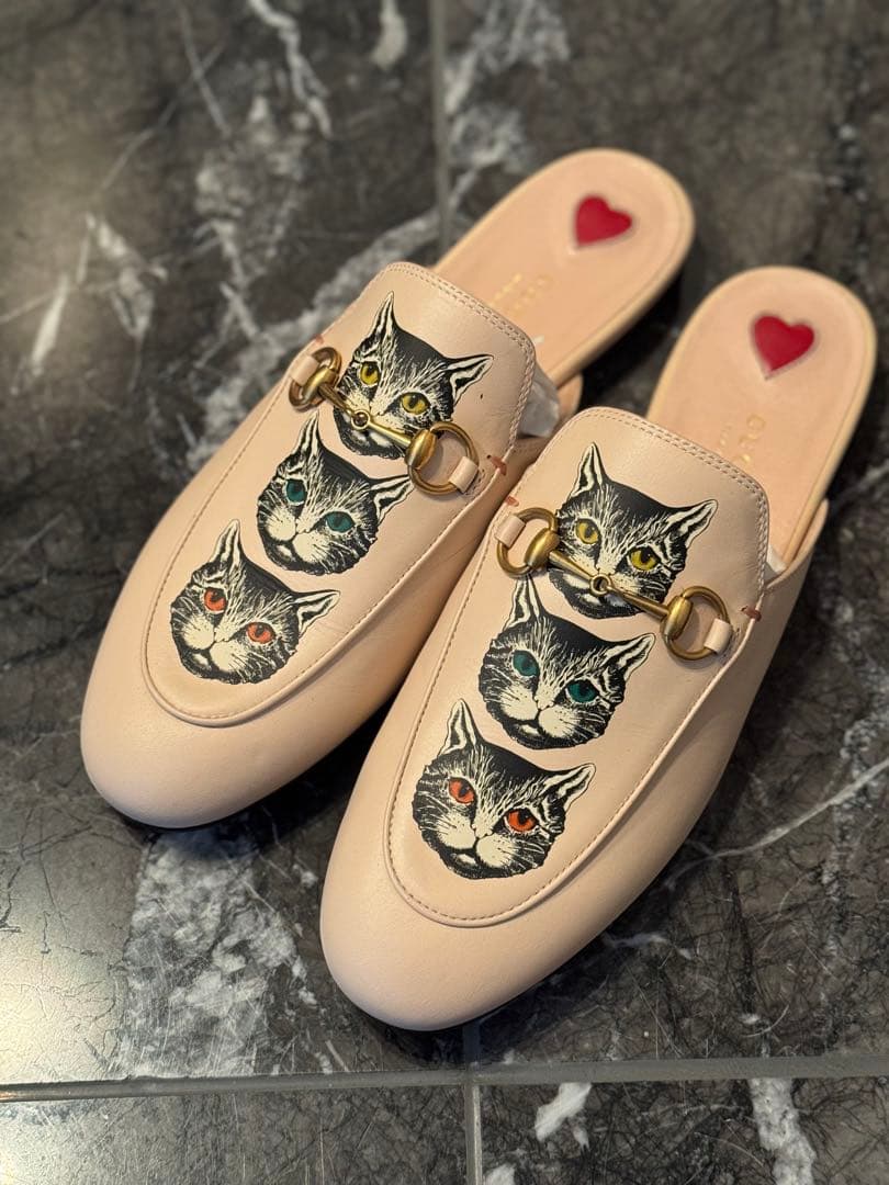 GUCCI 猫イラスト ピンク　ゴールド金具付き　38