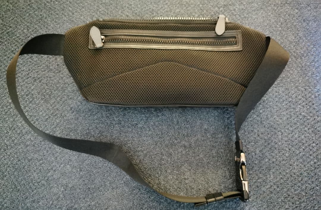 「未使用に近い」コーチボディーバック