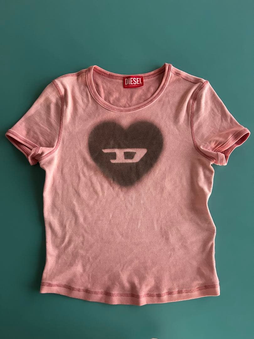DIESEL ピンク ハートロゴ 半袖Tシャツ