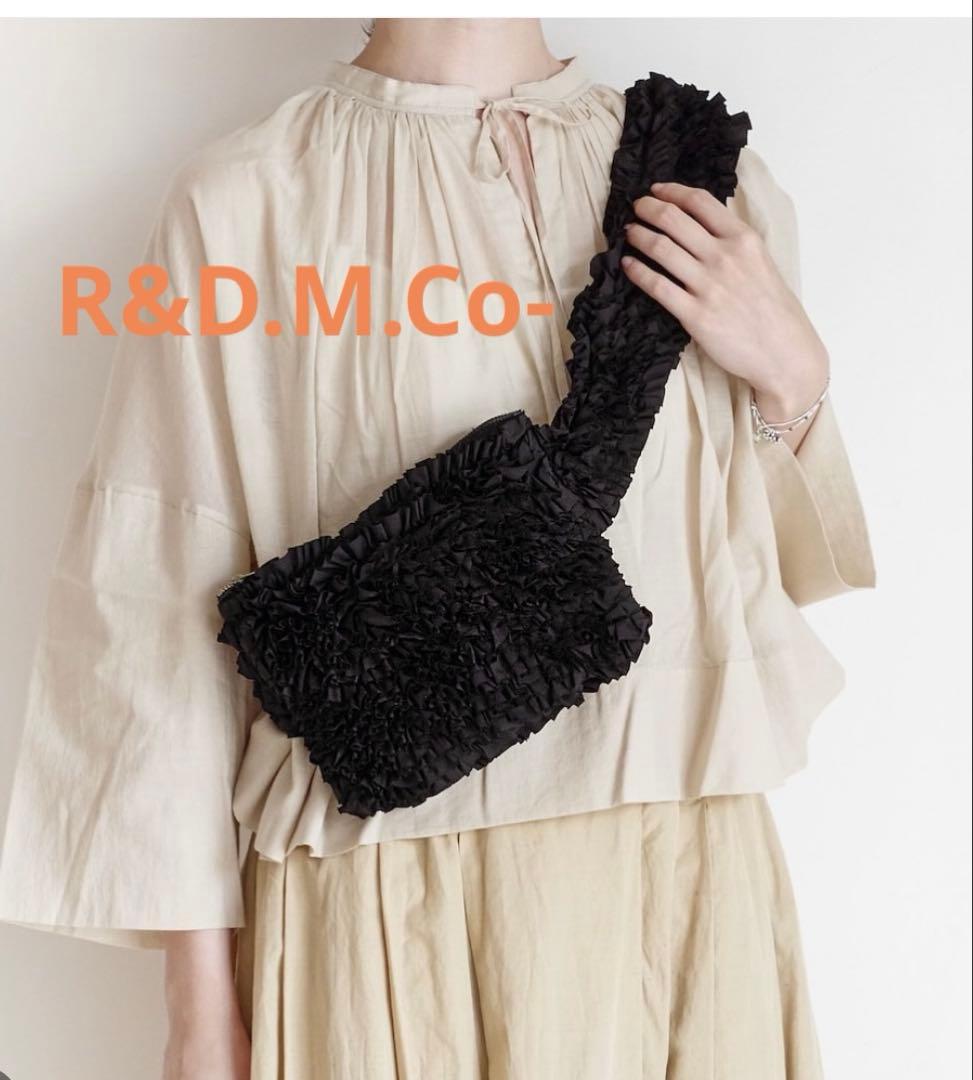 未使用R&D.M.CO- Ecru et pousse フリルボディバッグ(黒)